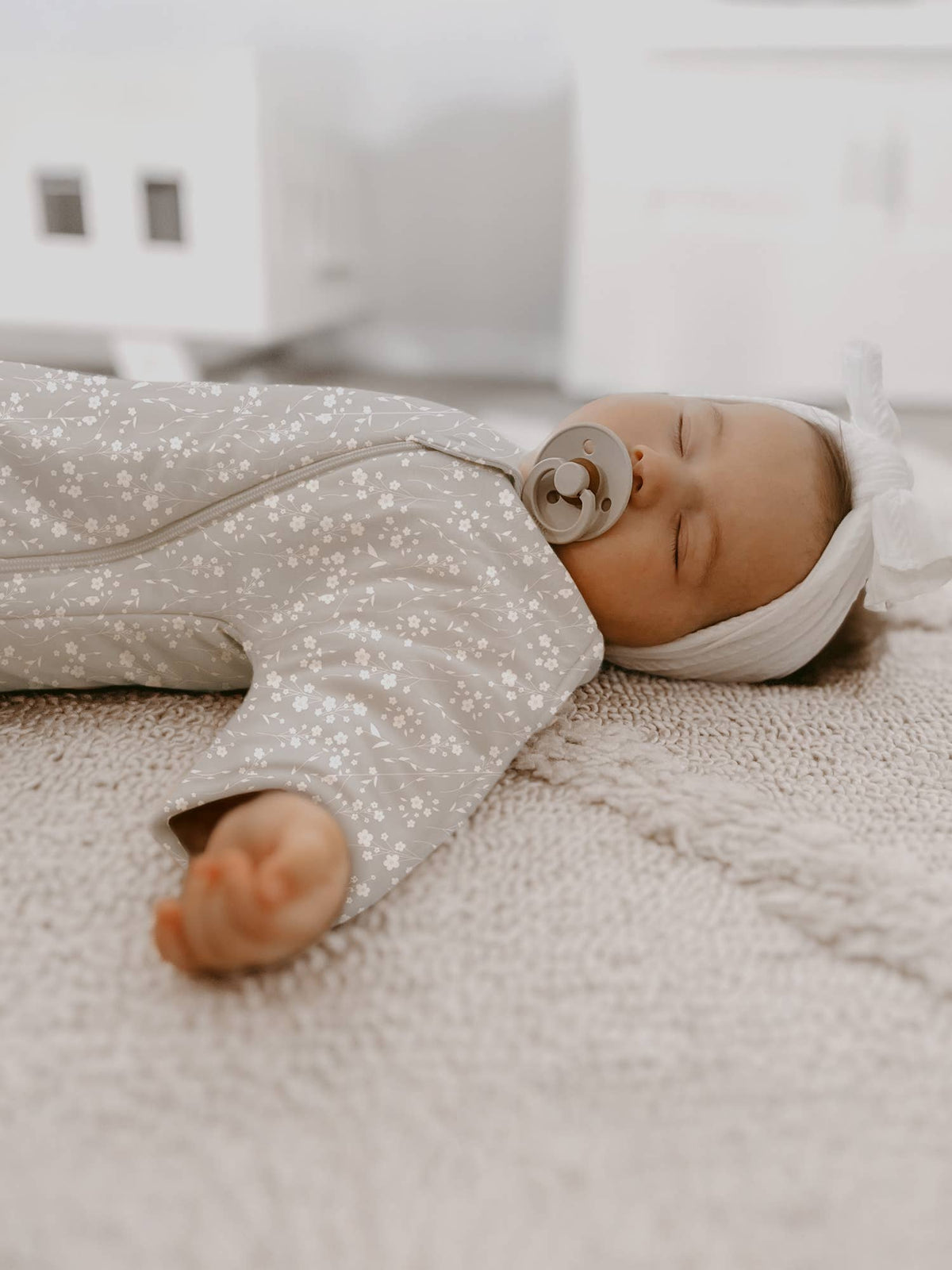 Gunamuna Long Sleeve Transitional Swaddle Bag