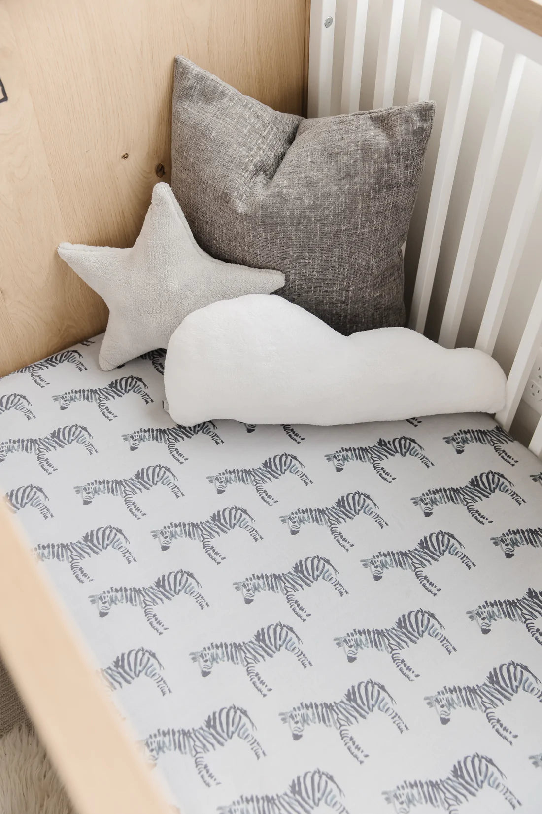 OILO ZEBRA CRIB SHEET