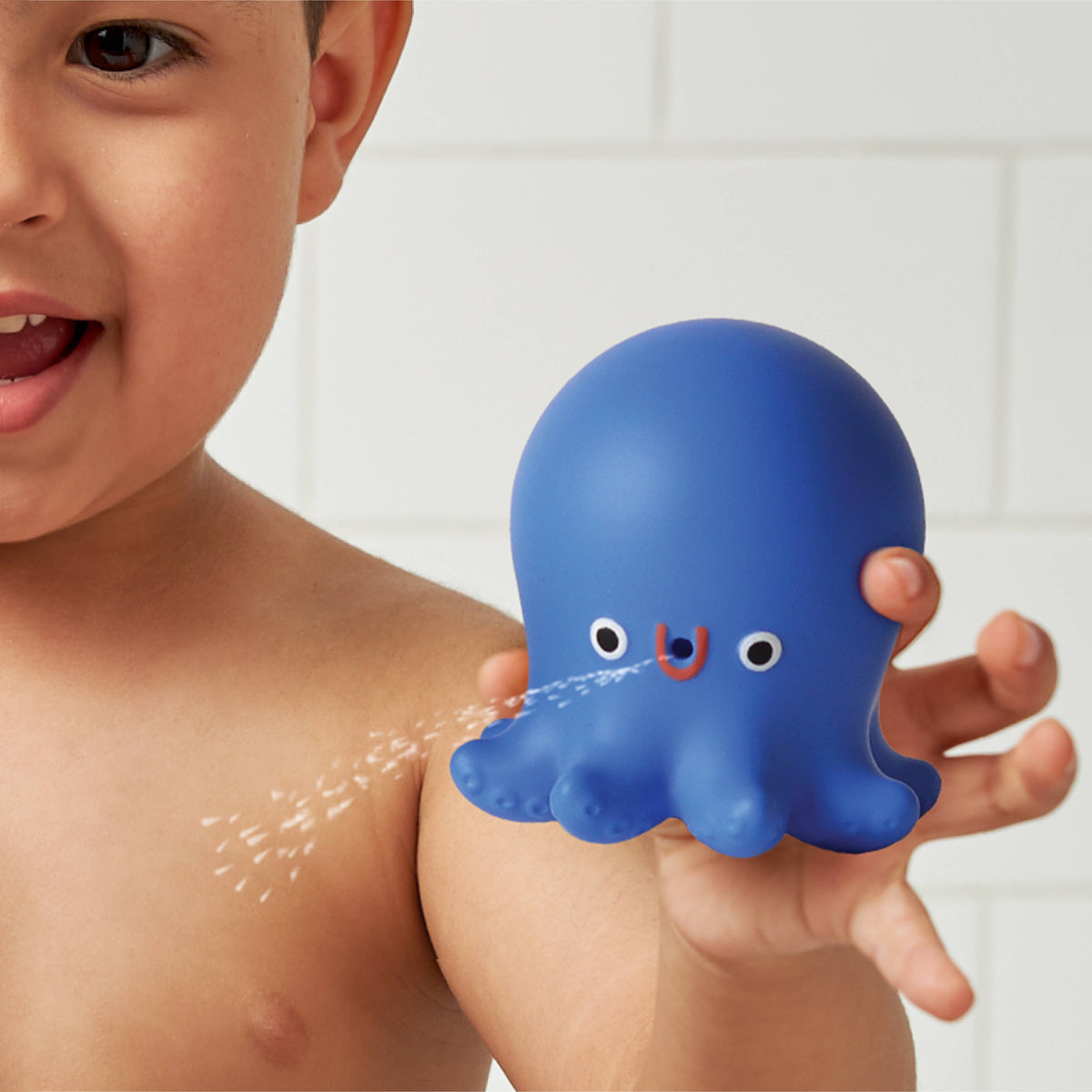 Itzy Ritzy - Seaside Splash Gift Set™ Bath + Water Toy