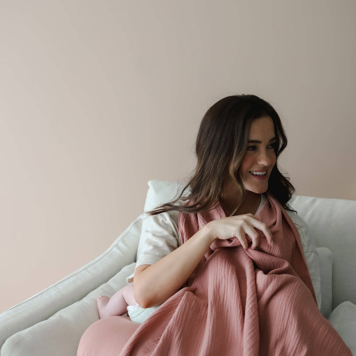 Snuggle Me Organic - Nursing Cover | Gumdrop