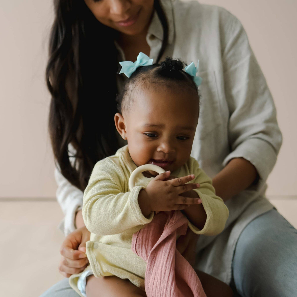 Snuggle Me Organic - Nursing Cover | Gumdrop