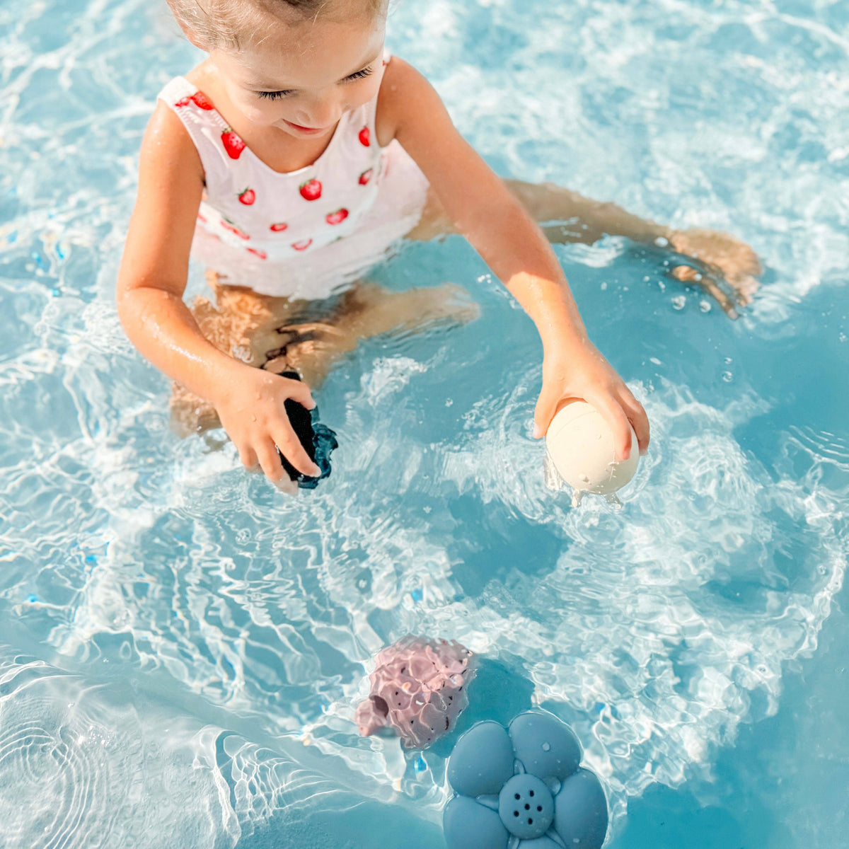 Calla & Friends - Strawberry Patch Bath Toys