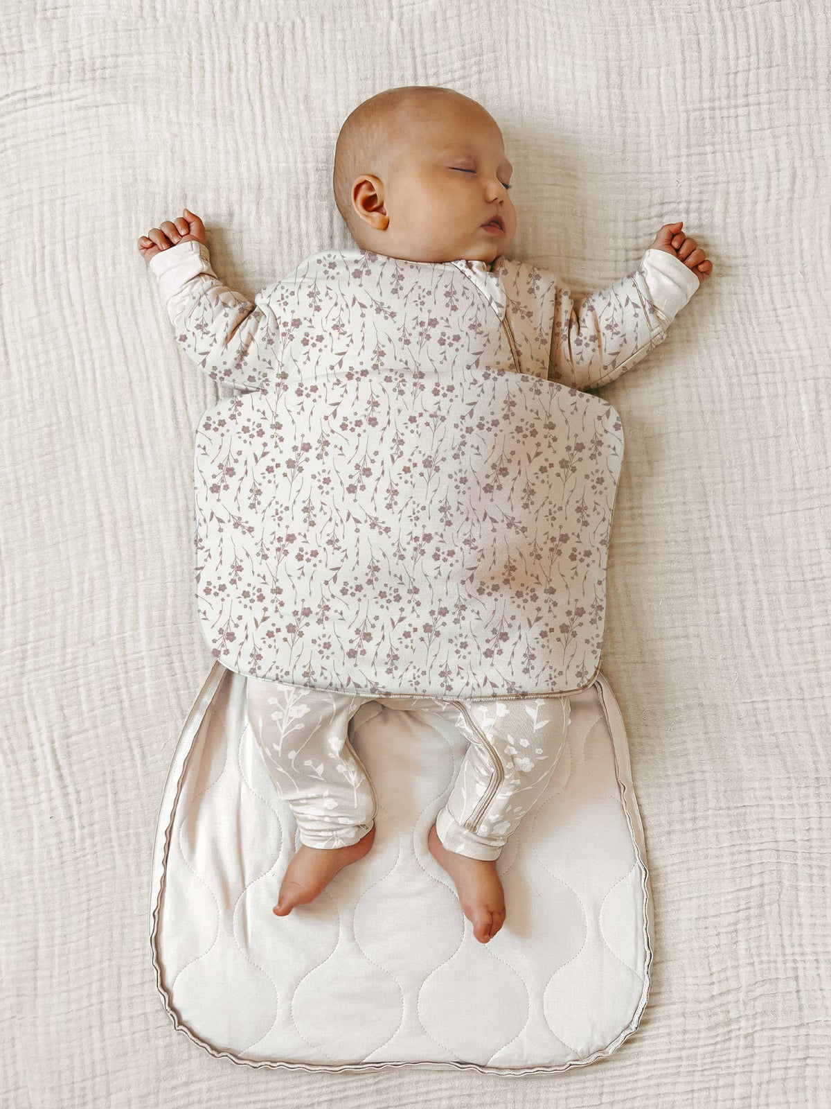 Gunamuna Long Sleeve Transitional Swaddle Bag