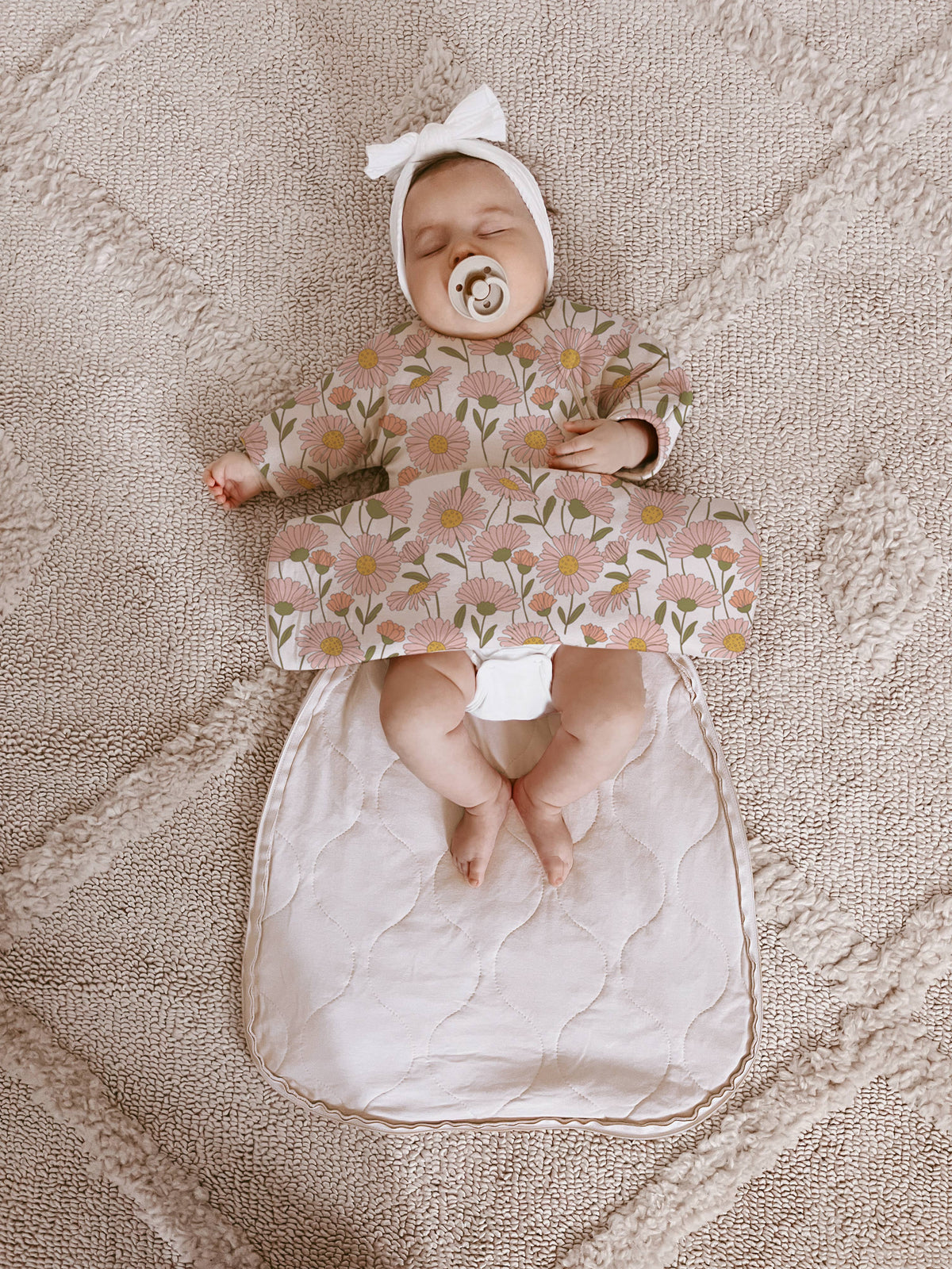 Gunamuna Long Sleeve Transitional Swaddle Bag