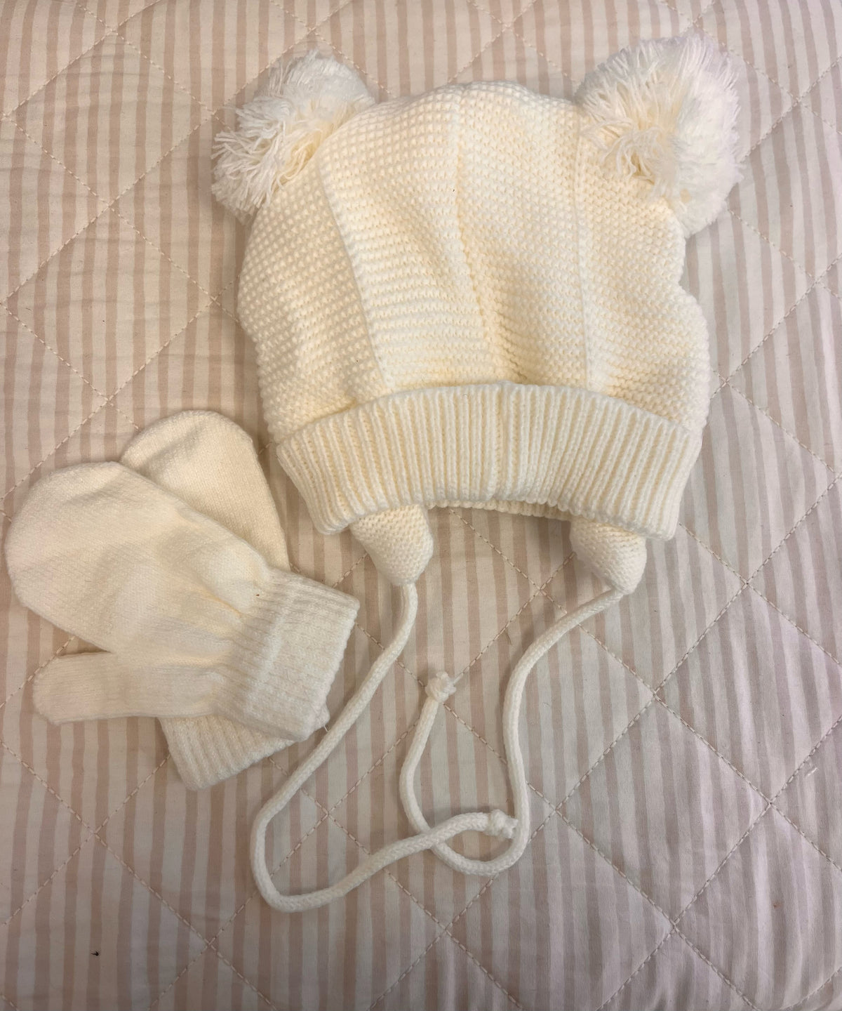 Sugar + Maple Pom Pom Beanie with Mittens- White